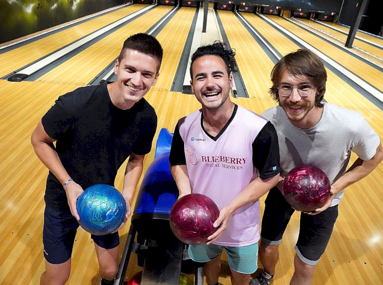 BOWLING